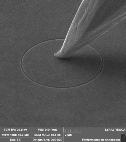 Nanomanipulátor